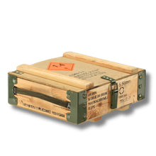Lade das Bild in den Galerie-Viewer, Scharfe Granate – Munitionskiste SG-18 | Geschenkset mit Likör & Extras