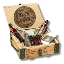 Lade das Bild in den Galerie-Viewer, Scharfe Granate – Munitionskiste SG-18 | Geschenkset mit Likör & Extras